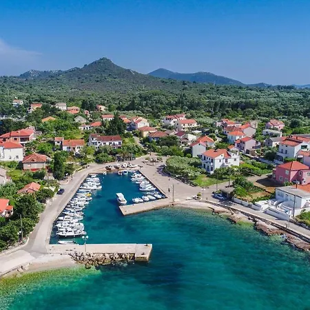 With A Parking Space - 8416 Ugljan