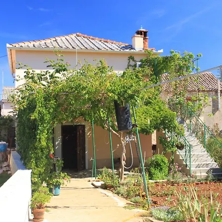 Appartement With A Parking Space - 8416 Ugljan