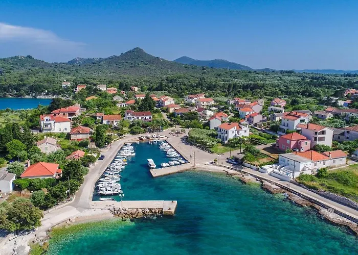 With A Parking Space - 8416 Ugljan