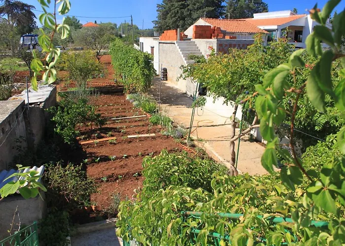 With A Parking Space - 8416