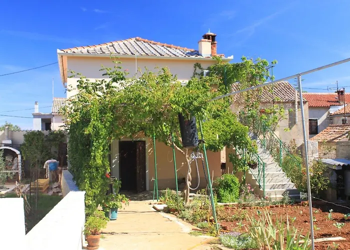 Daire With A Parking Space - 8416 Ugljan